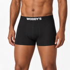 Schwarze WODDY’S-Boxershorts mit kurzem Bein, am Model getragen.